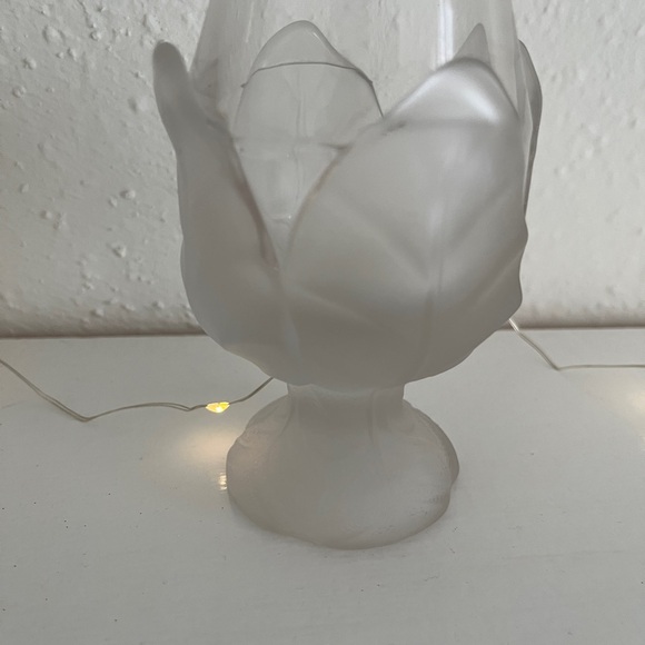 Viking frosted clear epic leaf swung vase - Picture 3 of 6